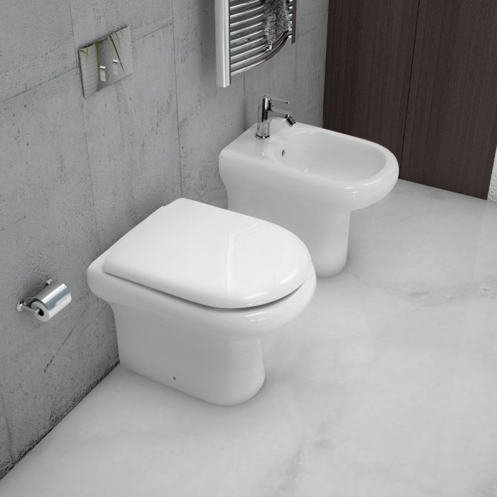 Sanitari filomuro bianco lucido con sedile compact rak ceramics