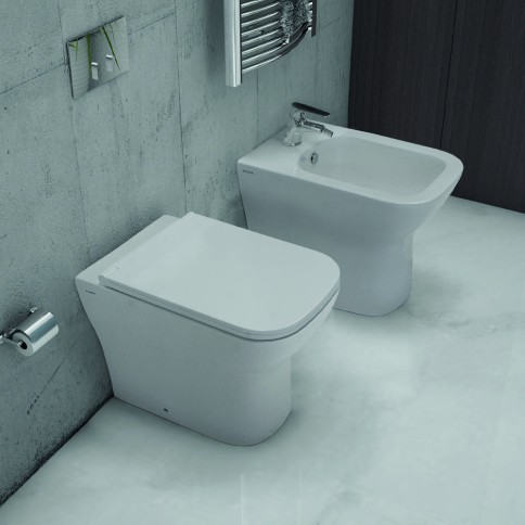 Sanitari filomuro bianco lucido con sedile seven althea