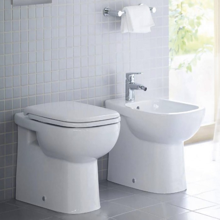 Sanitari filomuro bianco lucido con sedile d-code duravit