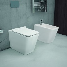 Sanitari filomuro bianco lucido con sedile fuji althea