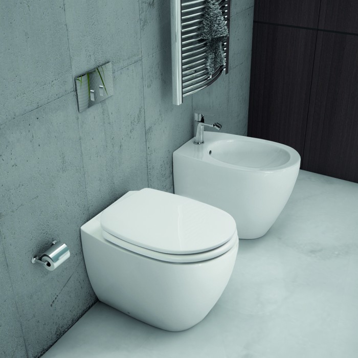 Sanitari sospesi bianco lucido con sedile basic circle white