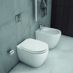 Sanitari sospesi bianco lucido con sedile basic circle white