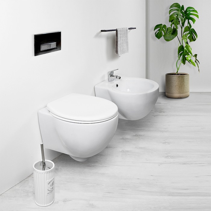 Sanitari sospesi bianco lucido con sedile capri